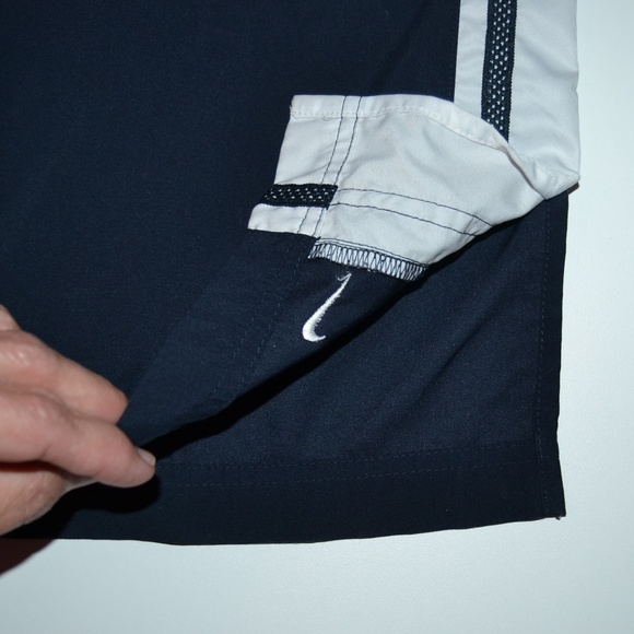 SOLD!!  Nike athletic pants with 4 pockets!! - Picture 4 of 8